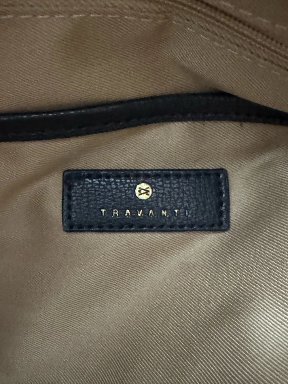 Travanti spacious nylon